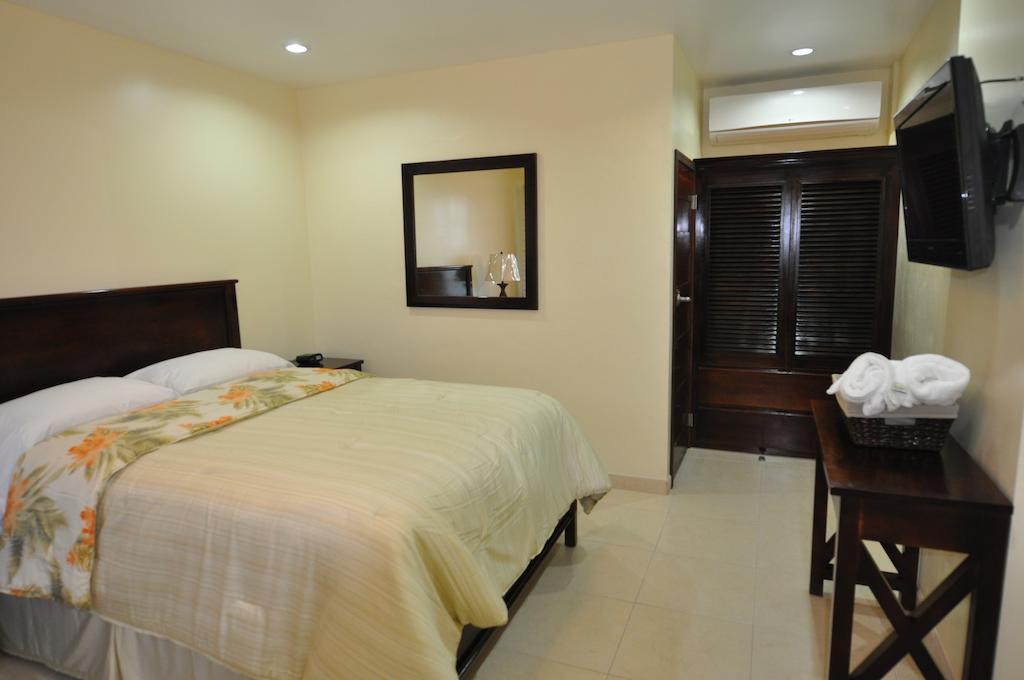 Rainbow Hotel Caye Caulker Rom bilde