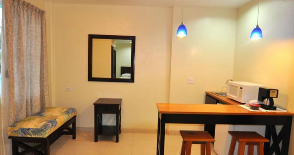 Rainbow Hotel Caye Caulker Rom bilde